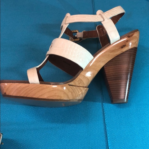 GIVENCHY White Beautiful heels!! SZ 37 - Picture 3 of 5
